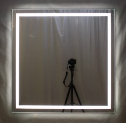 világító tükör 90 x 90 cm 2,5 cm széles LED világítással, kapcsolóval