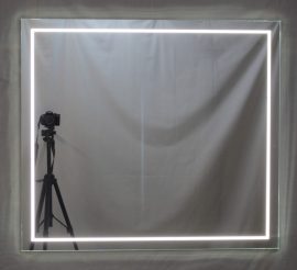 világító tükör 90 x 80 cm LED világítással, kapcsolóval