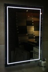 világító tükör 140 x 80 cm LED világítással